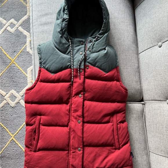 Patagonia Women’s Bivy Vest Down Filled Puffer in Drumfire Red w Mushroom Lining - Picture 4 of 12